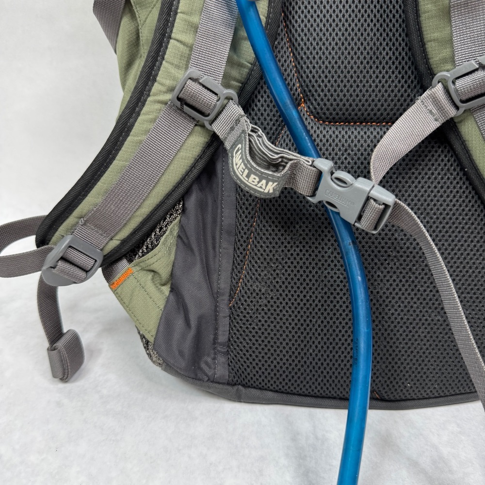 Camelbak Cloud Walker Hydration Pack Backpack - G… - image 5